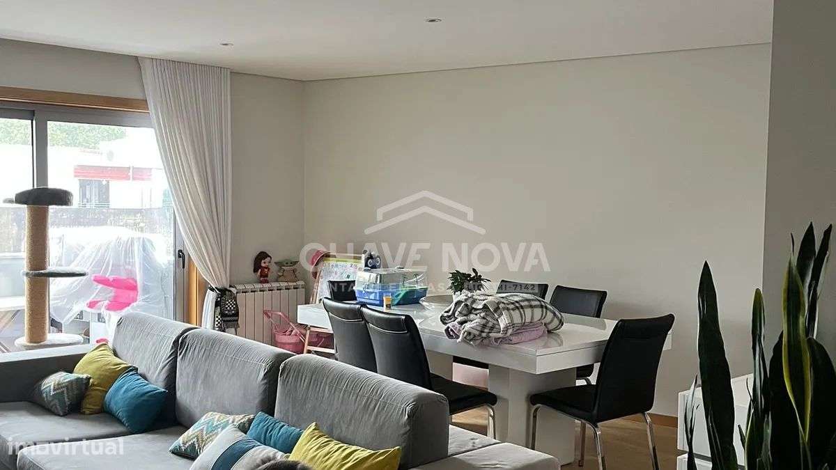 Apartamento T4 Duplex de Excelência – Paranhos-17