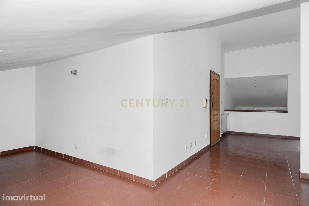 Duplex T3+3 com Vista Mar e Garagem Box – junto à praia e à A5-29