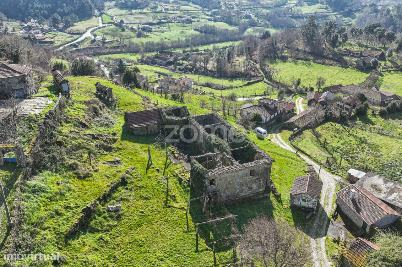 Moradia para reconstruir com terreno de 3.400 m2 - Ribeira de Pena - Grande imagem: 5/18
