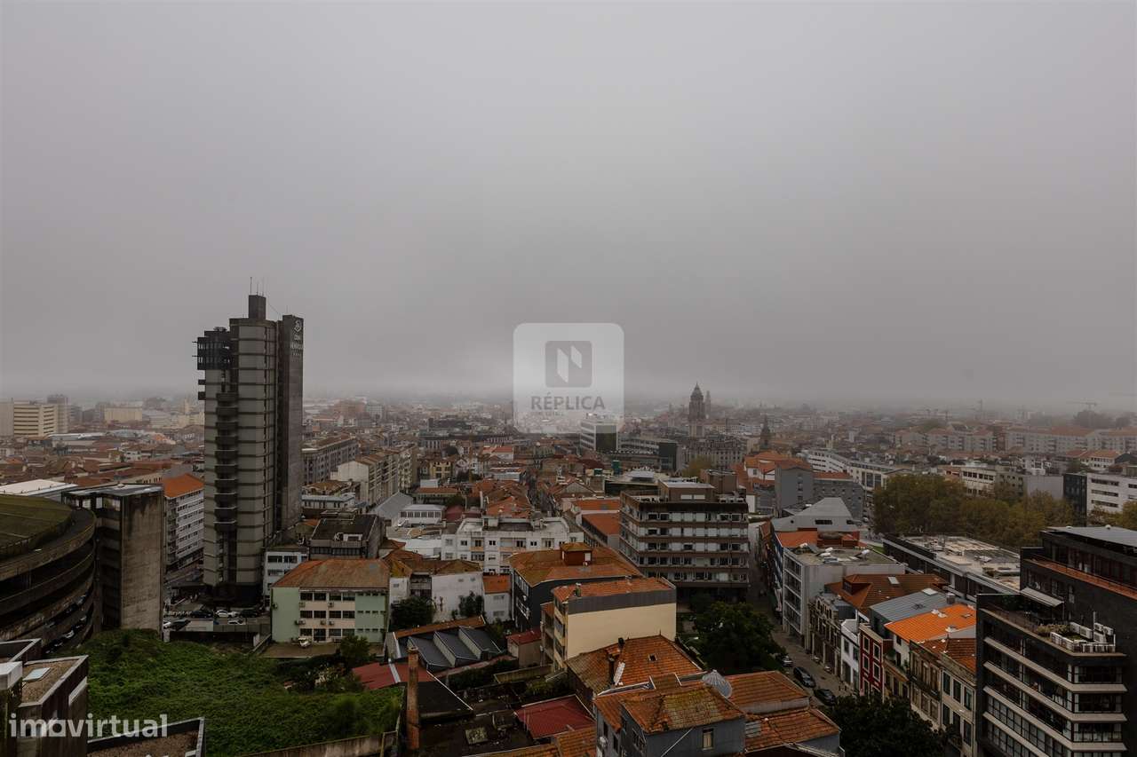 T5 junto Metro Trindade Porto | T5 para Remodelar Santo Ildefonso - Grande imagem: 4/42