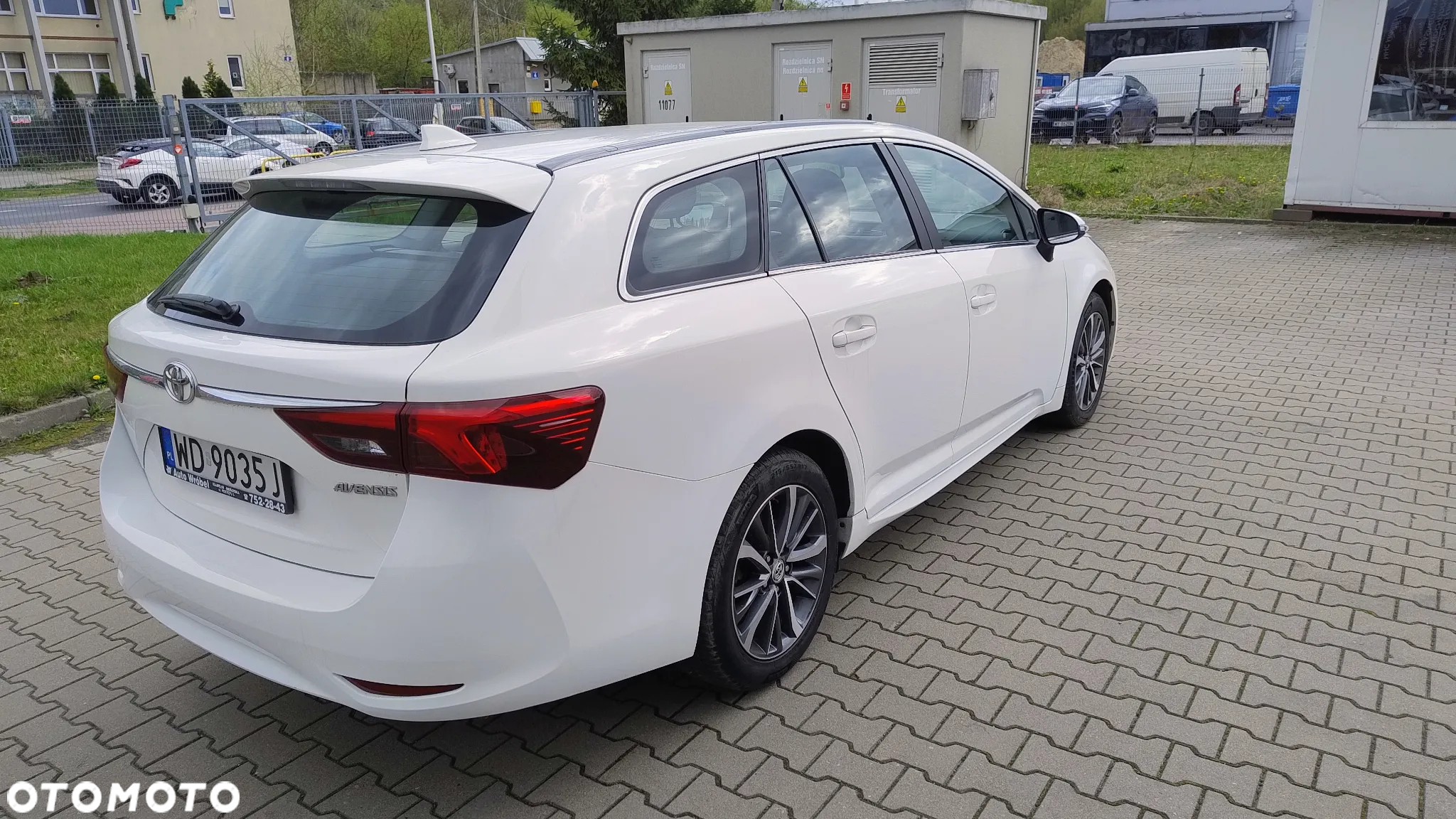 Toyota Avensis 2.0 D-4D Premium - 3