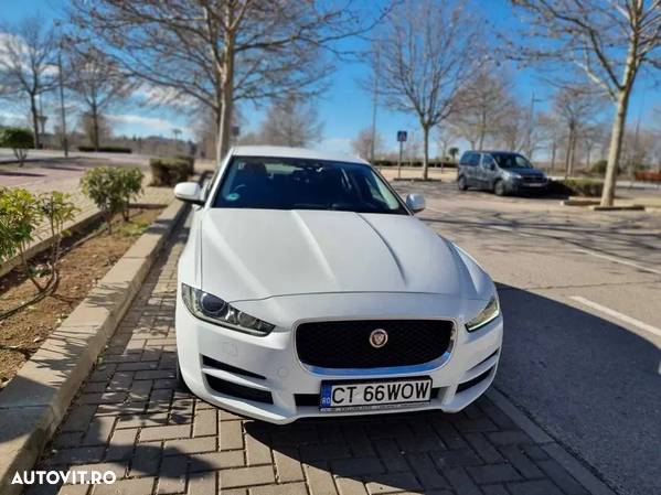 Jaguar XE 2.0 Portfolio - 3