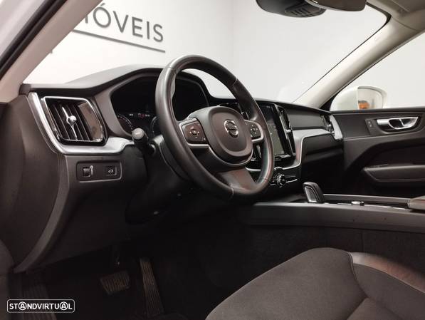 Volvo XC 60 2.0 B5 Momentum Plus AWD - 8