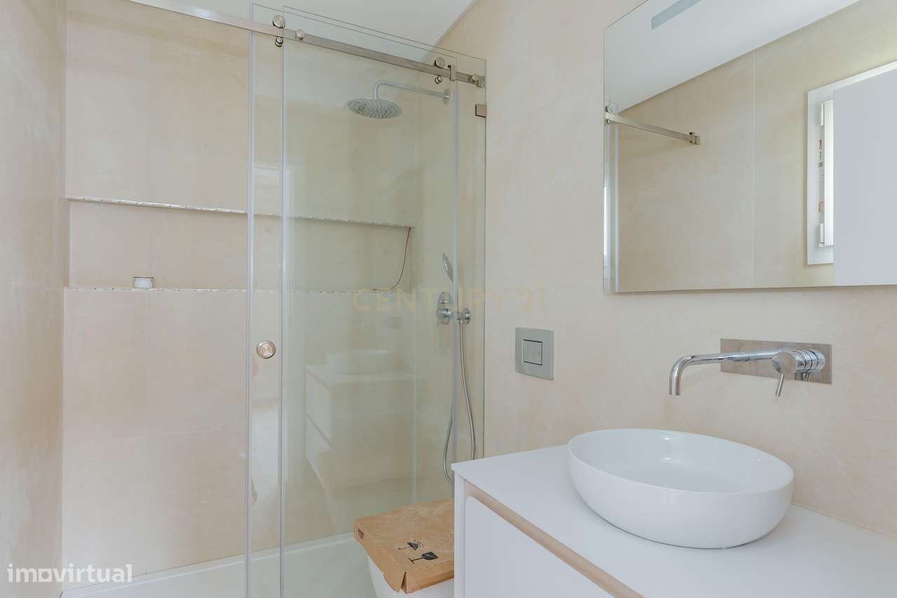 Apartamento T2 Novo com Vista Panorâmica em Loures-49