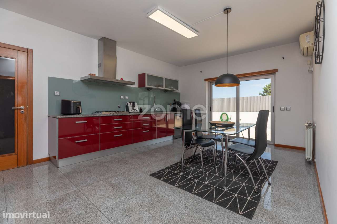 Moradia Moderna em Taveiro, Coimbra com Vistas Desafogadas-20