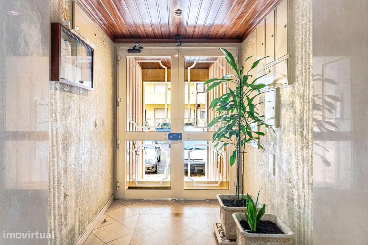 T1 COM EXCELENTE POTENCIAL PARA TRANSFORMAR EM T2  MEM-MARTINS-14