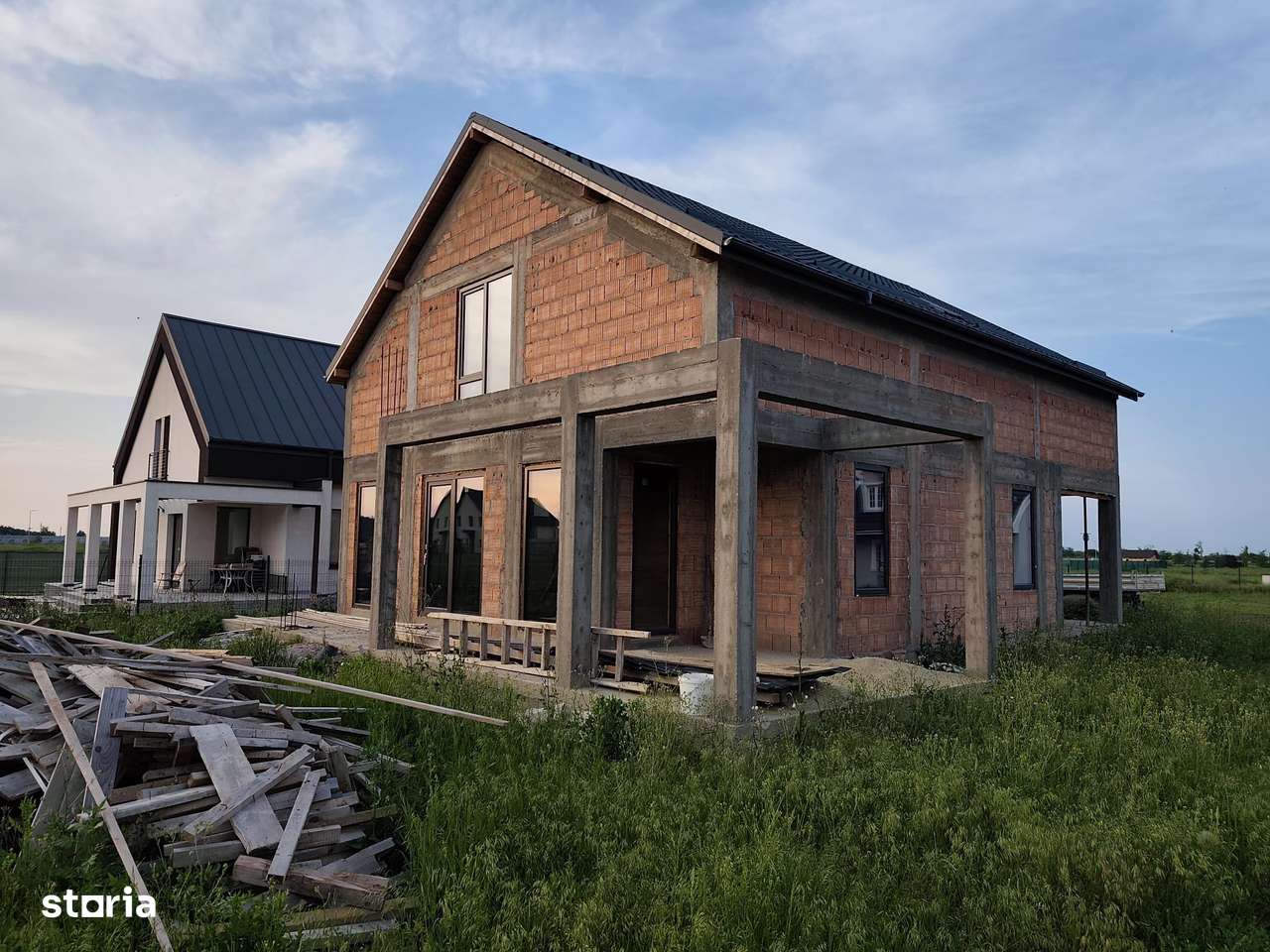 FARA COMISIOANE IN GULIA CASA cu 5 camere 3 bai P+M la stadiu de ROSU - Imagine principală: 4/5