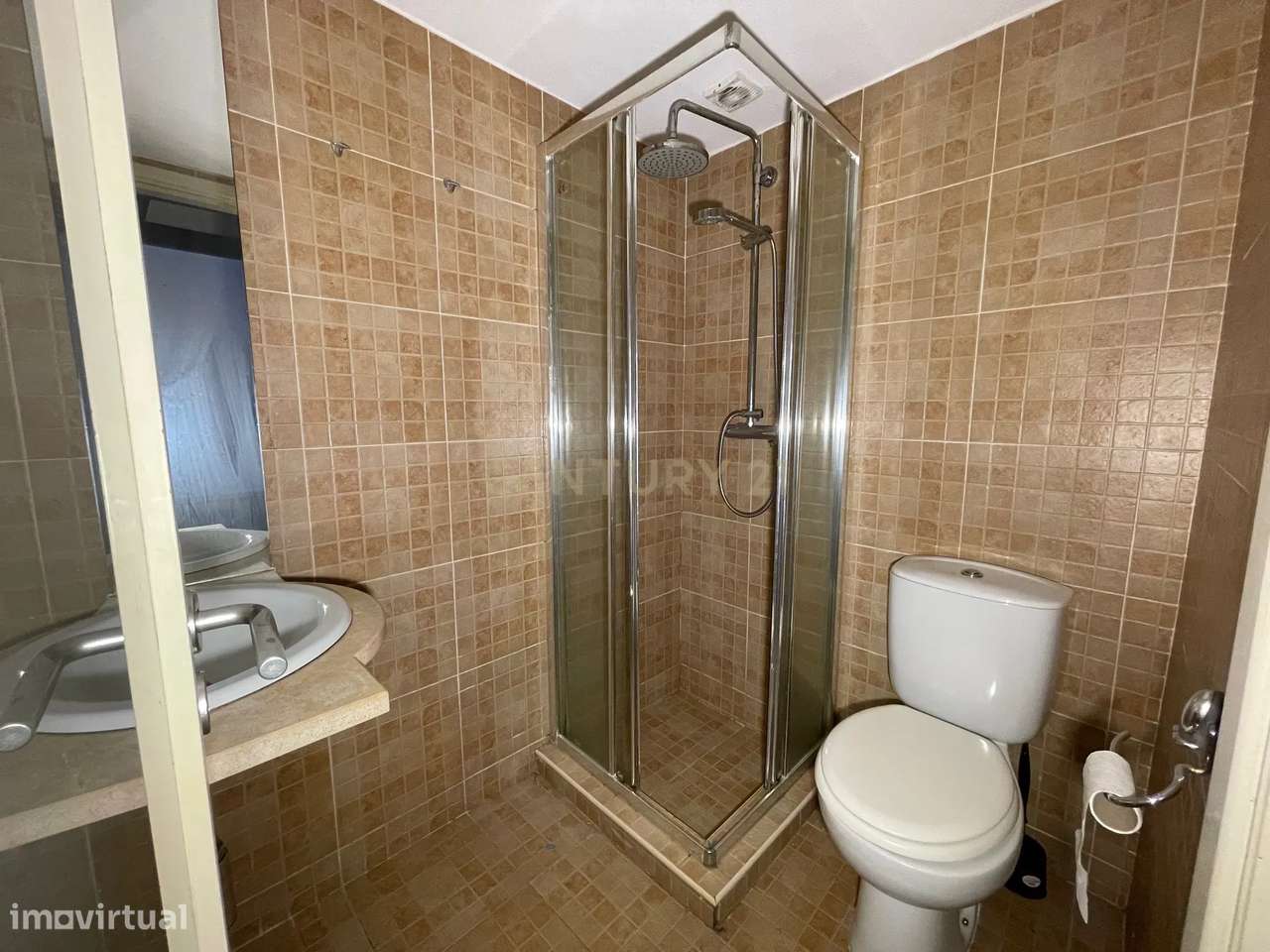 T0 +1, com espaçosa marquise, ao Carvalhido - Grande imagem: 4/15