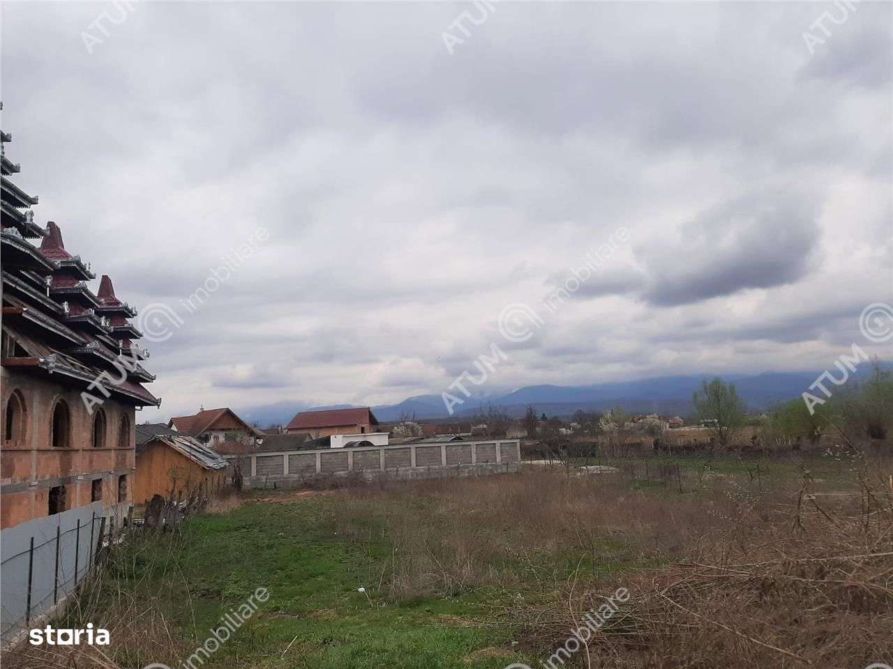 Teren intravilan 1300 mp de vanzare pe Valea Avrigului, drum asfaltat - Imagine principală: 4/6