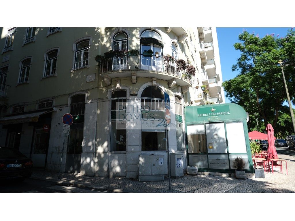 Restaurante em edifício histórico - Parque Eduardo VII