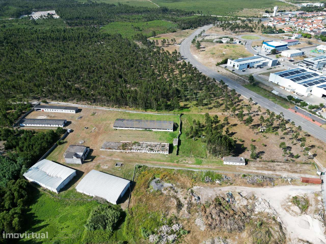Terreno com 13480m2 com dois armazéns de atividade industrial - Grande imagem: 5/12