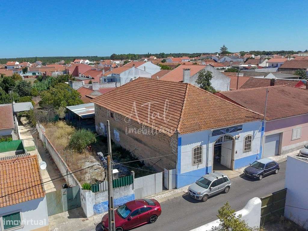 Armazém com 250 m² de Construção e Terreno de 585 m² | Excelente Po...-0