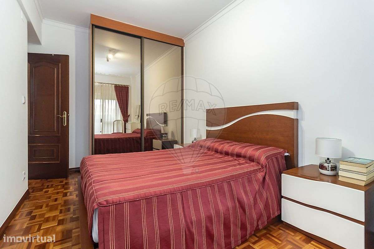 T2 Semi-Remodelado na Torre da Marinha-16