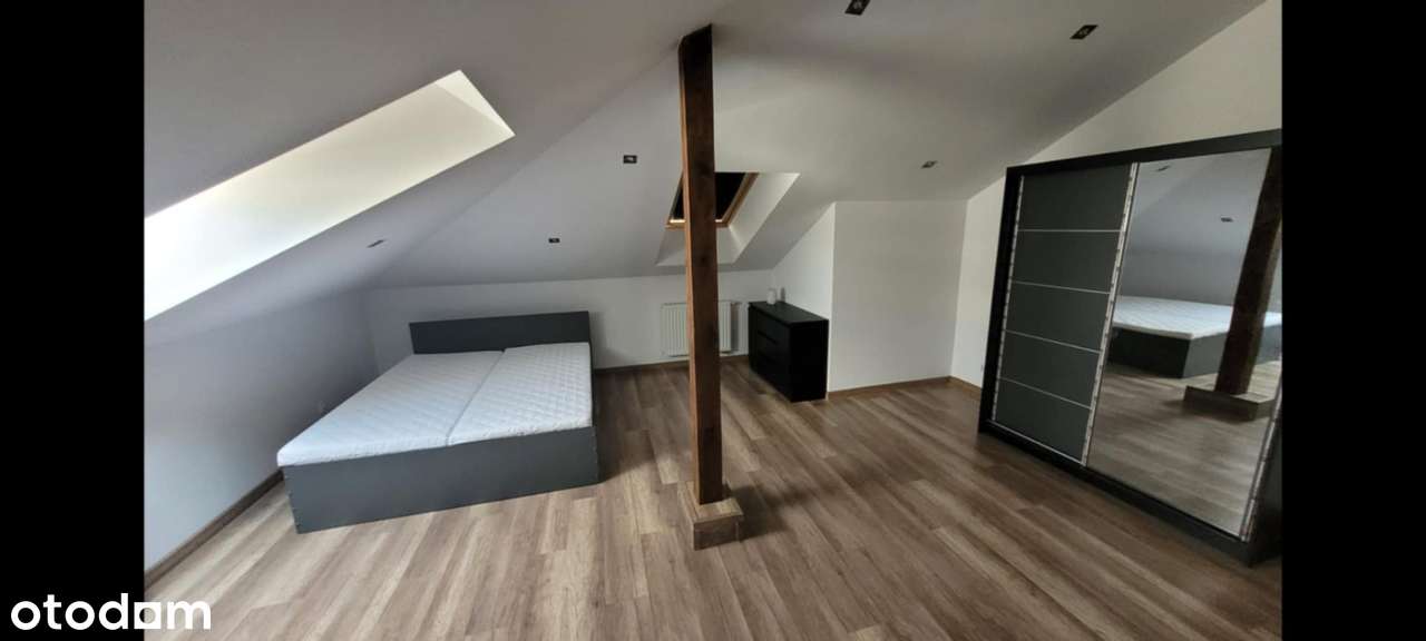 Dwupoziomowe mieszkanie z kominkiem - Pełny obrazek: 5/9