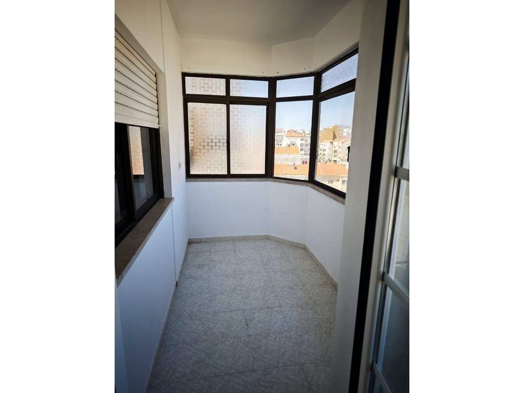 Apartamento no centro da Cova da piedade em predio de prestígio-18