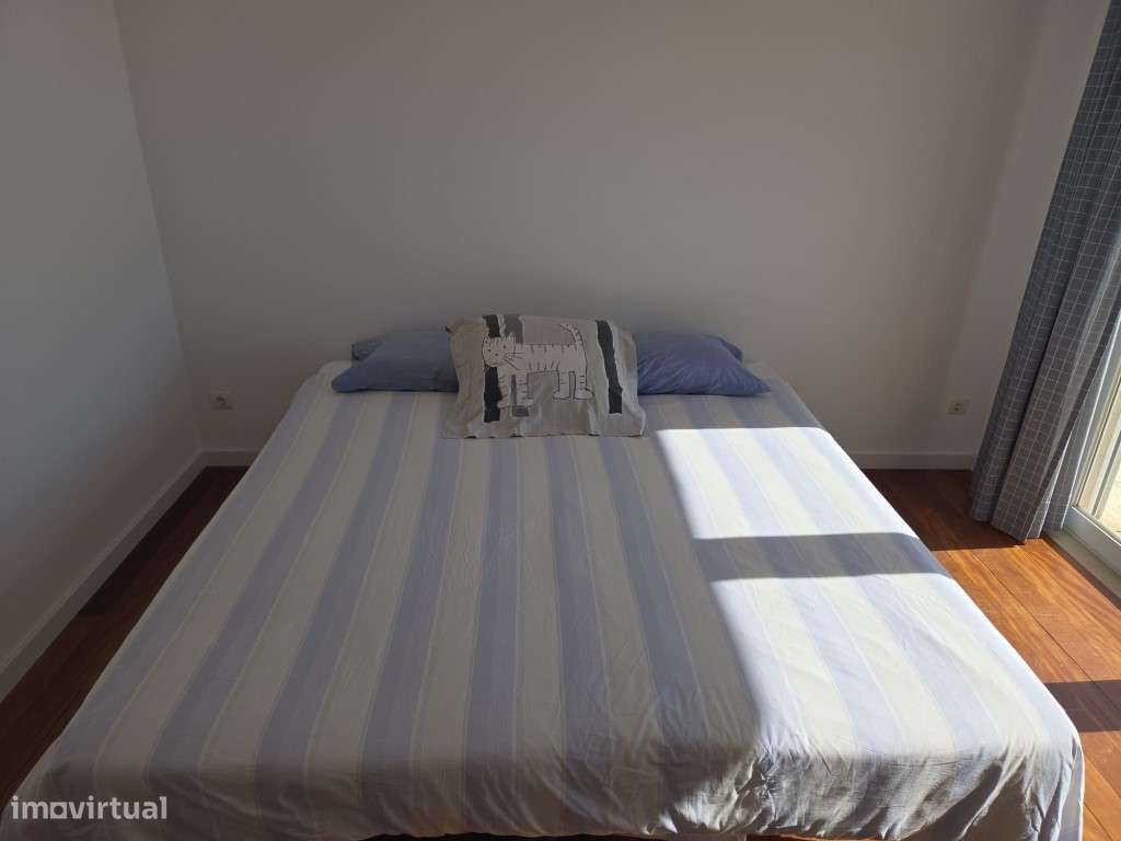 Moradia T5 com Terraço e Piscina-46