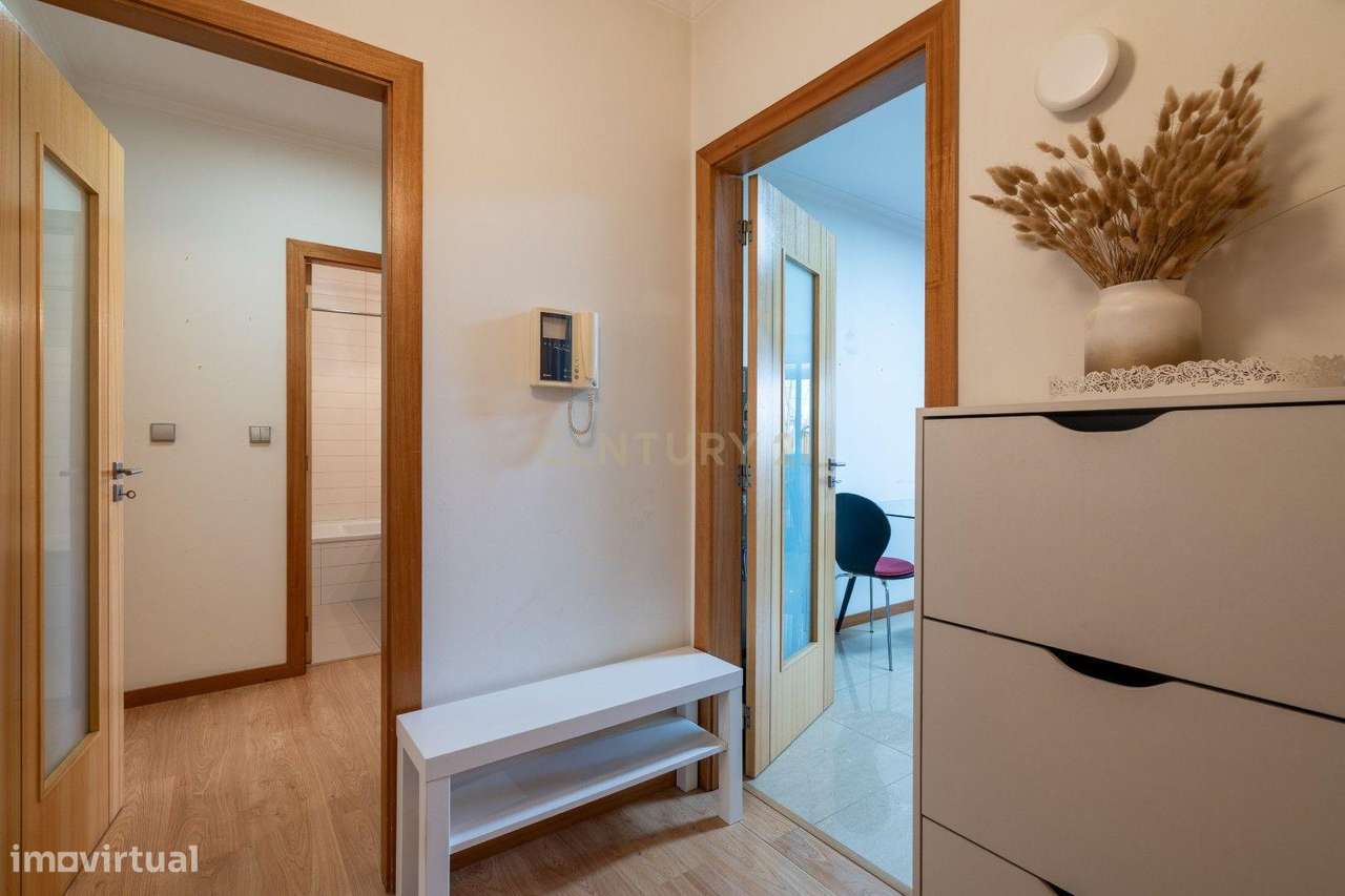 Excelente Apartamento T2 com elevador e garagem-38