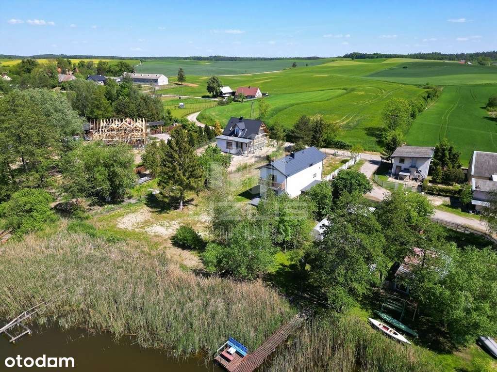 Dom nad jeziorem z linią brzegową-8