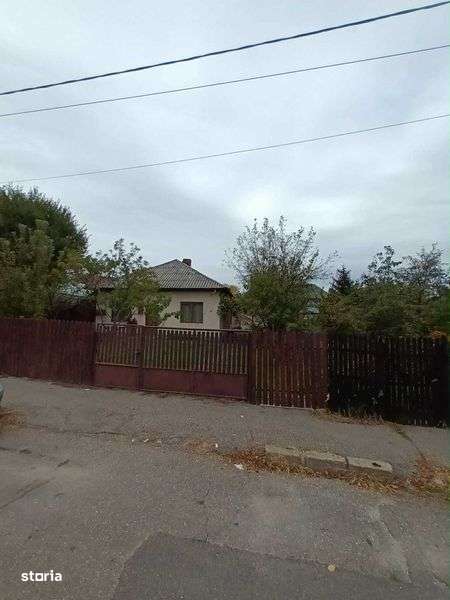 Casa de caramida, zona foarte linistita - Imagine principală: 4/6