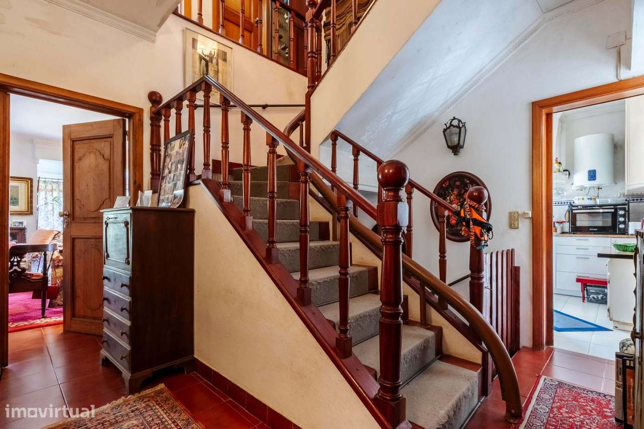 Moradia T6 c/ Terreno de 1600m2 c/ Piscina, Garagem e Anexos em Colare-50