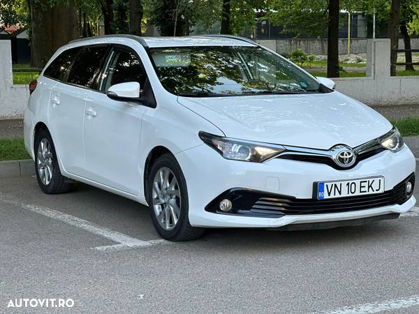 Toyota Auris 1.6 D-4D Touring Sports Comfort - 2