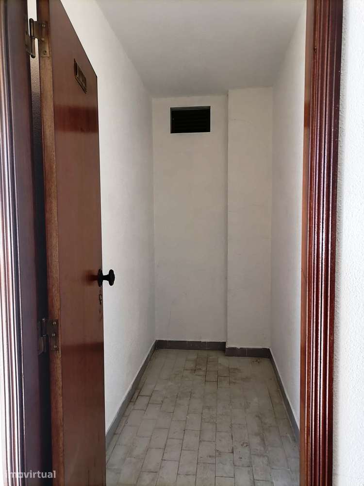 T3 Centro de Queijas, Oeiras. Com Parqueamento e Arrecadação.-53