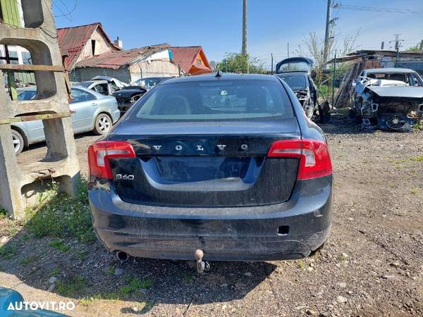 Dezmembram Volvo S60, an 2015, 1.6 D, 110 CP - 3