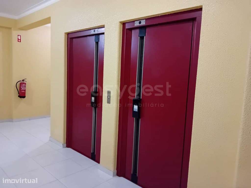 Apartamento T3 +1 com vista mar situado em Portimão - Grande imagem: 2/22