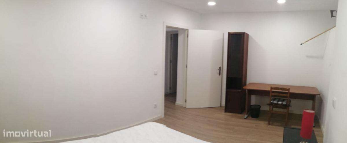 Quarto - localizado em Norton de Matos Coimbra - Grande imagem: 3/12