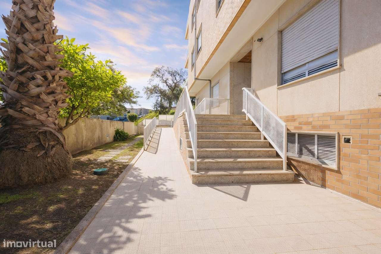 Apartamento T2 RENOVADO com Varanda e Garagem Box – Ermesinde-27