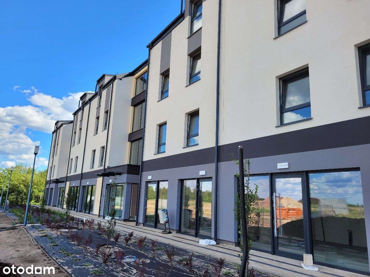 Nowoczesny lokal 28m² z parkingiem idealny na biuro lub małe usługi-12