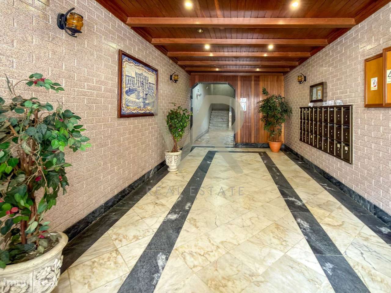 Oportunidade em Massamá: T3 Luminoso a 3 Minutos da Estação-28