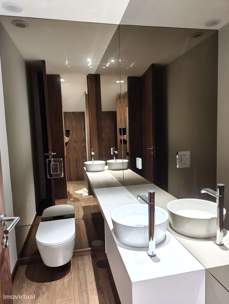 Moradia T5 com piscina e jardim em Canidelo-6