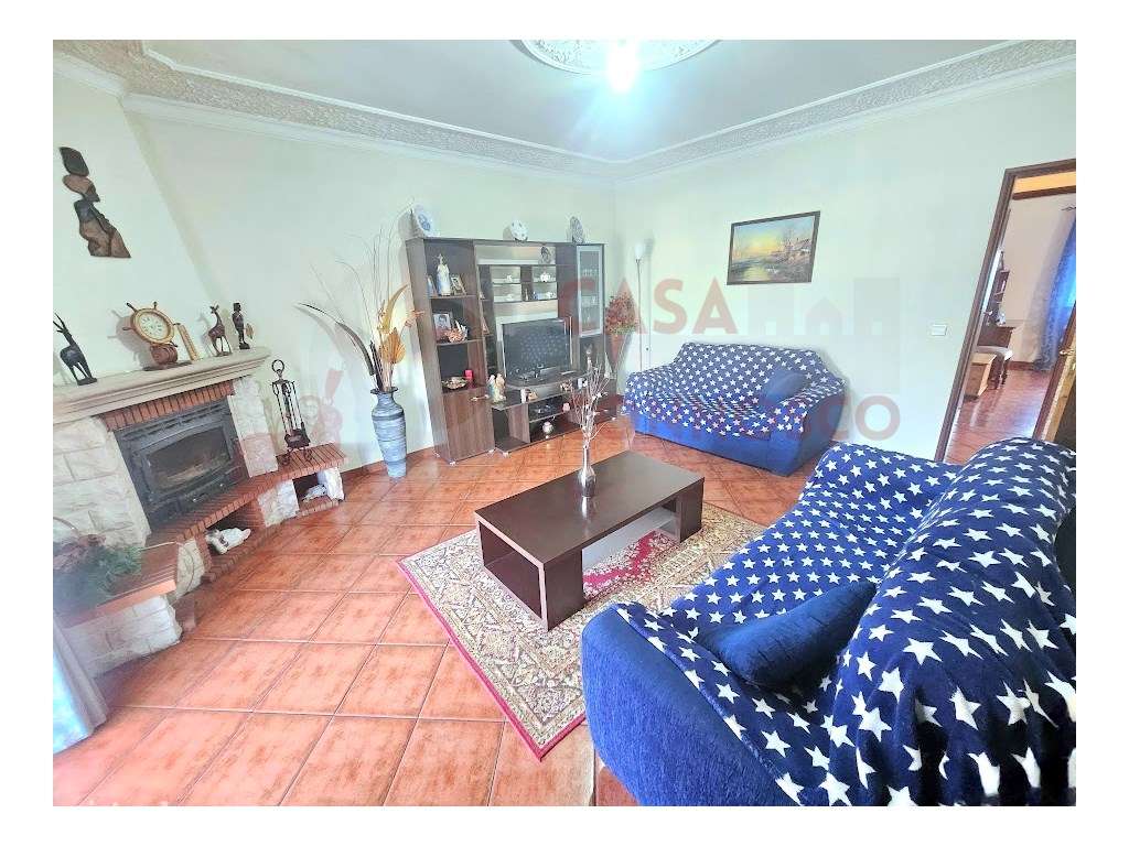 Moradia T3+T2 com garagem e jardim.-14