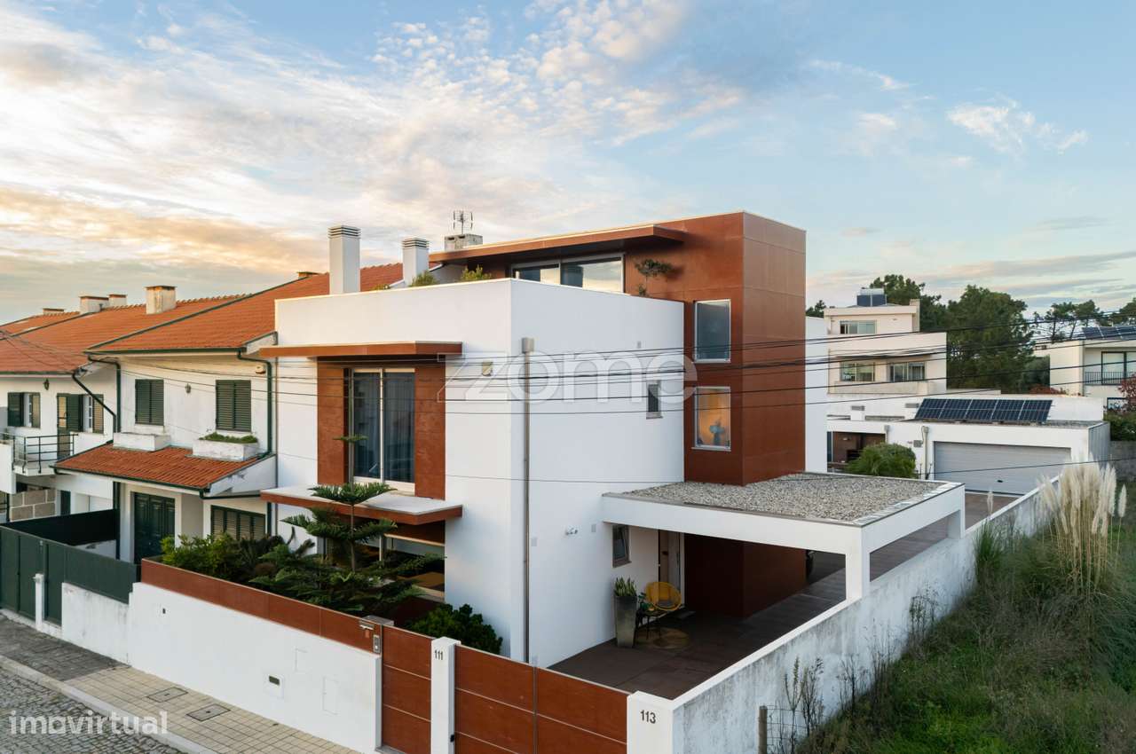 Moradia T3 a poucos metros da praia de Lavra - Grande imagem: 3/44