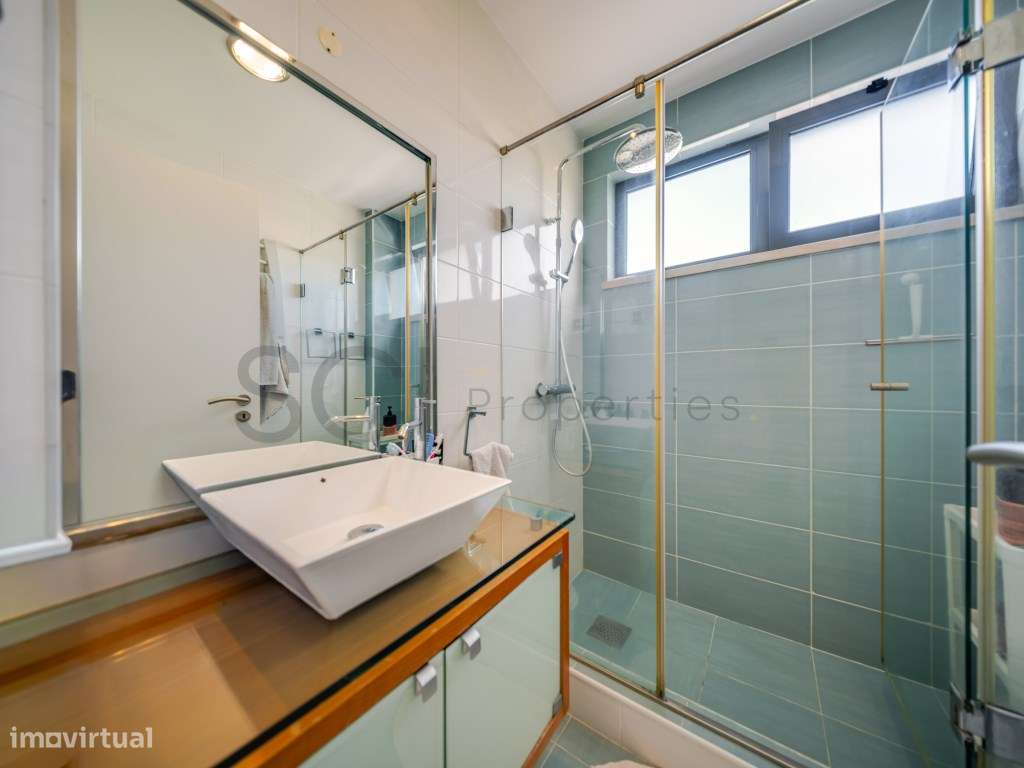 Moradia com piscina nas Quintinhas-28