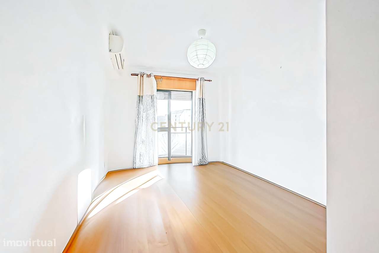 T2 com Vista Desafogada - Carregado - Grande imagem: 4/15