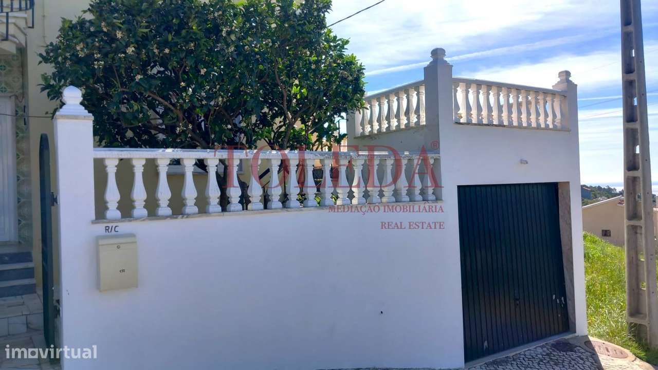 Moradia Bifamiliar com 2 T3 em Vialonga-30