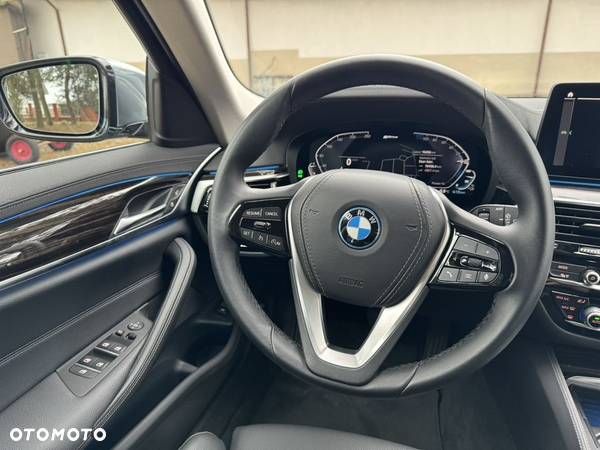 BMW Seria 5 530e xDrive Luxury Line sport - 27