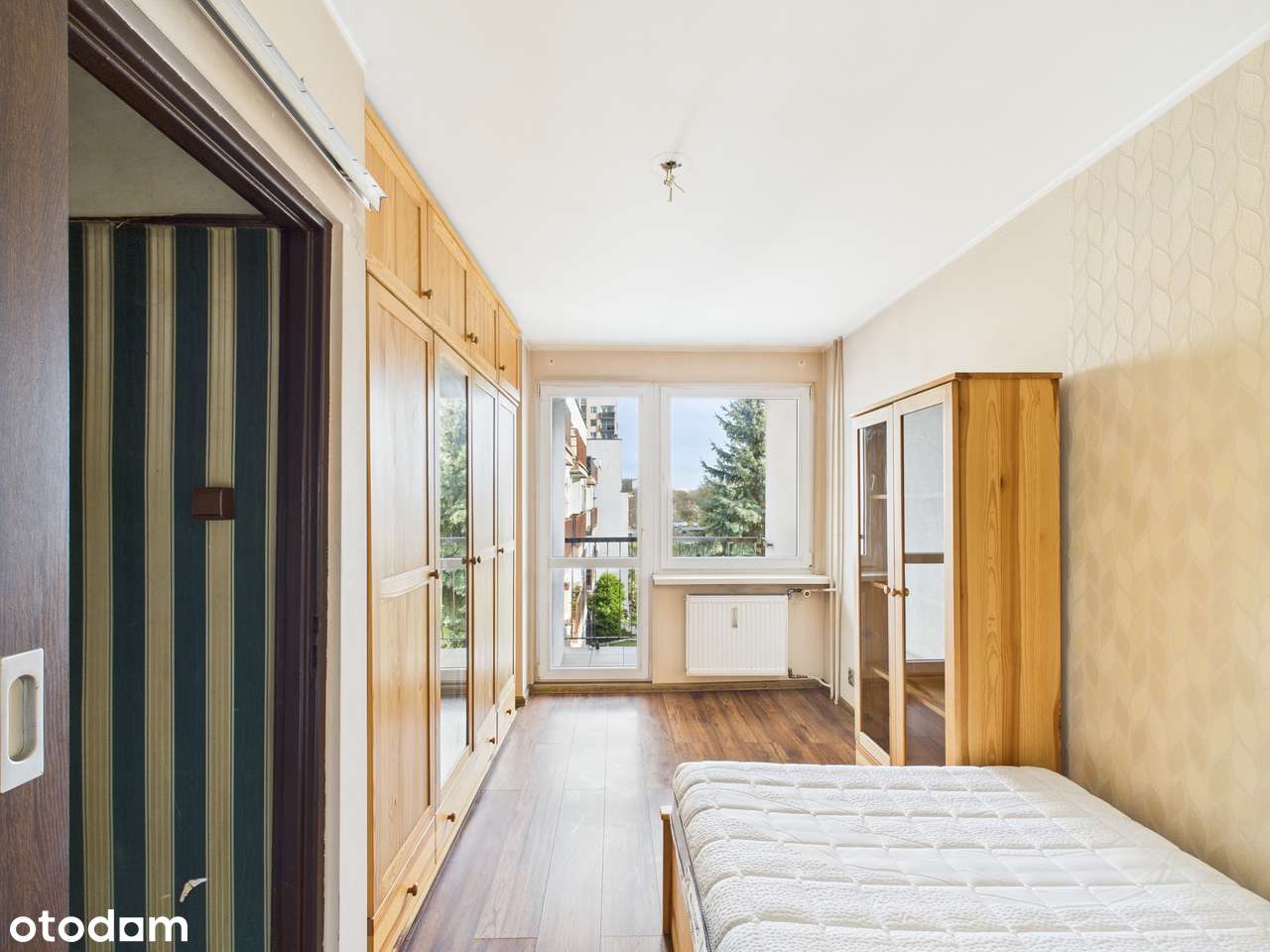 3 pok. mieszkanie do remontu w dobrej lokalizacji.-3