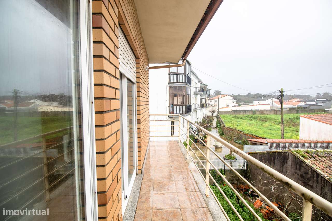 Moradia T4 Usada em Excelente Localização – A Apenas 1 km da Praia-22