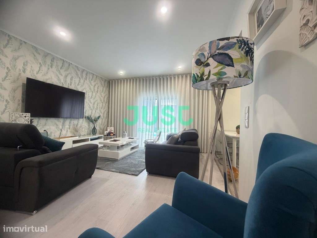 Moradia isolada, T3, seminova com garagem e piscina na Quinta do Conde-23