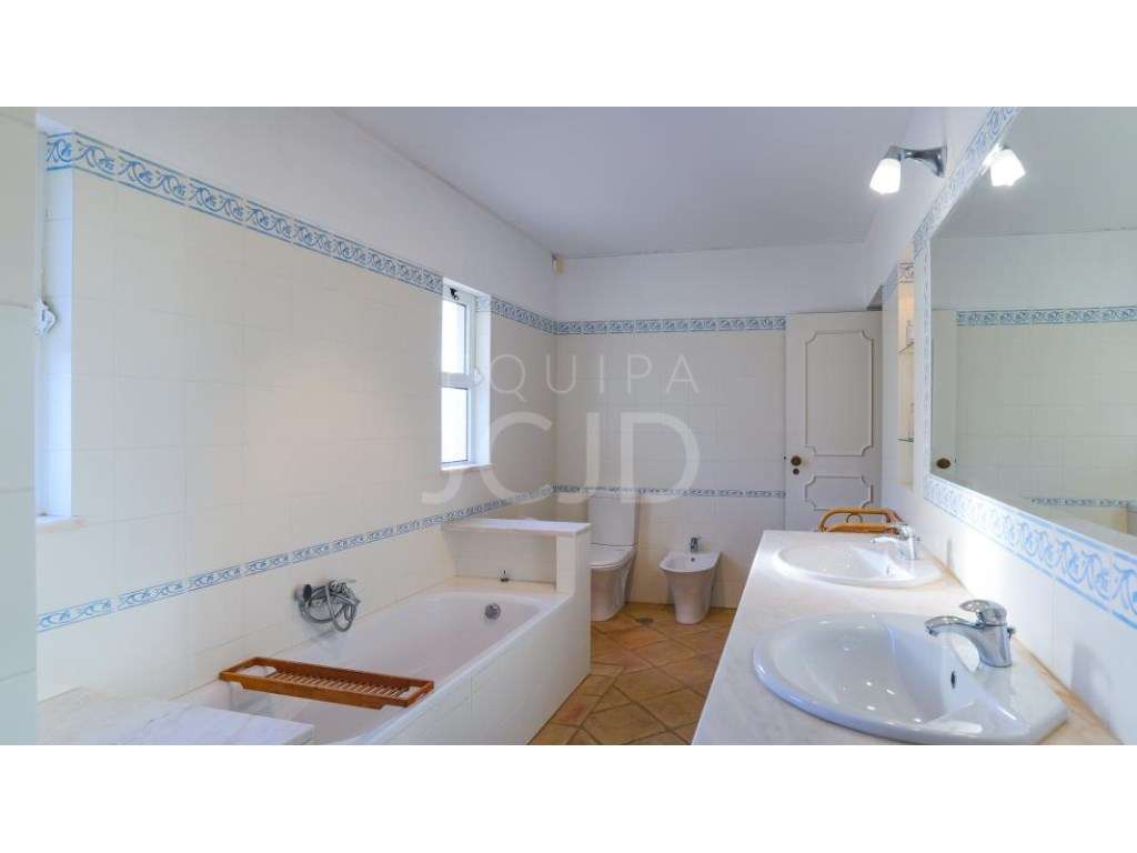 Fantástica Moradia Isolada T4 Frente ao Golfe, Totalmente Remodelad...-26