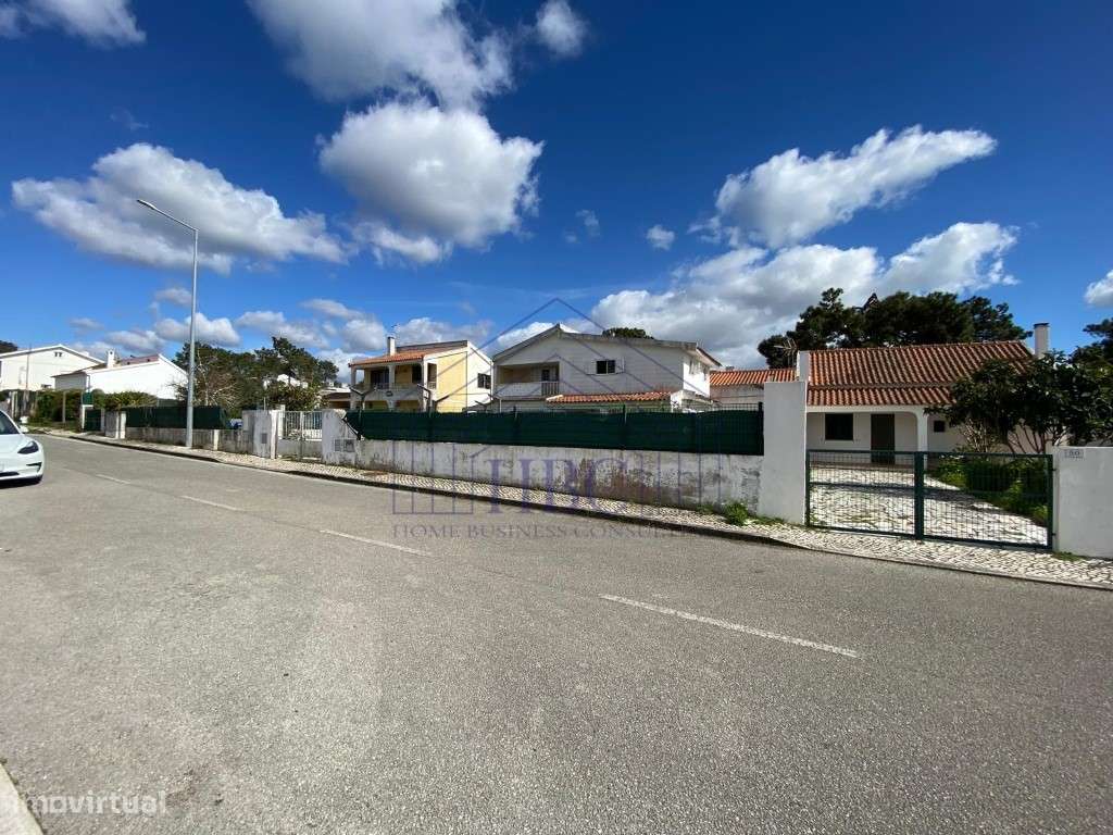 Moradia T3+1 com Grande Potencial na Lagoa de Albufeira - Sesimbra-52