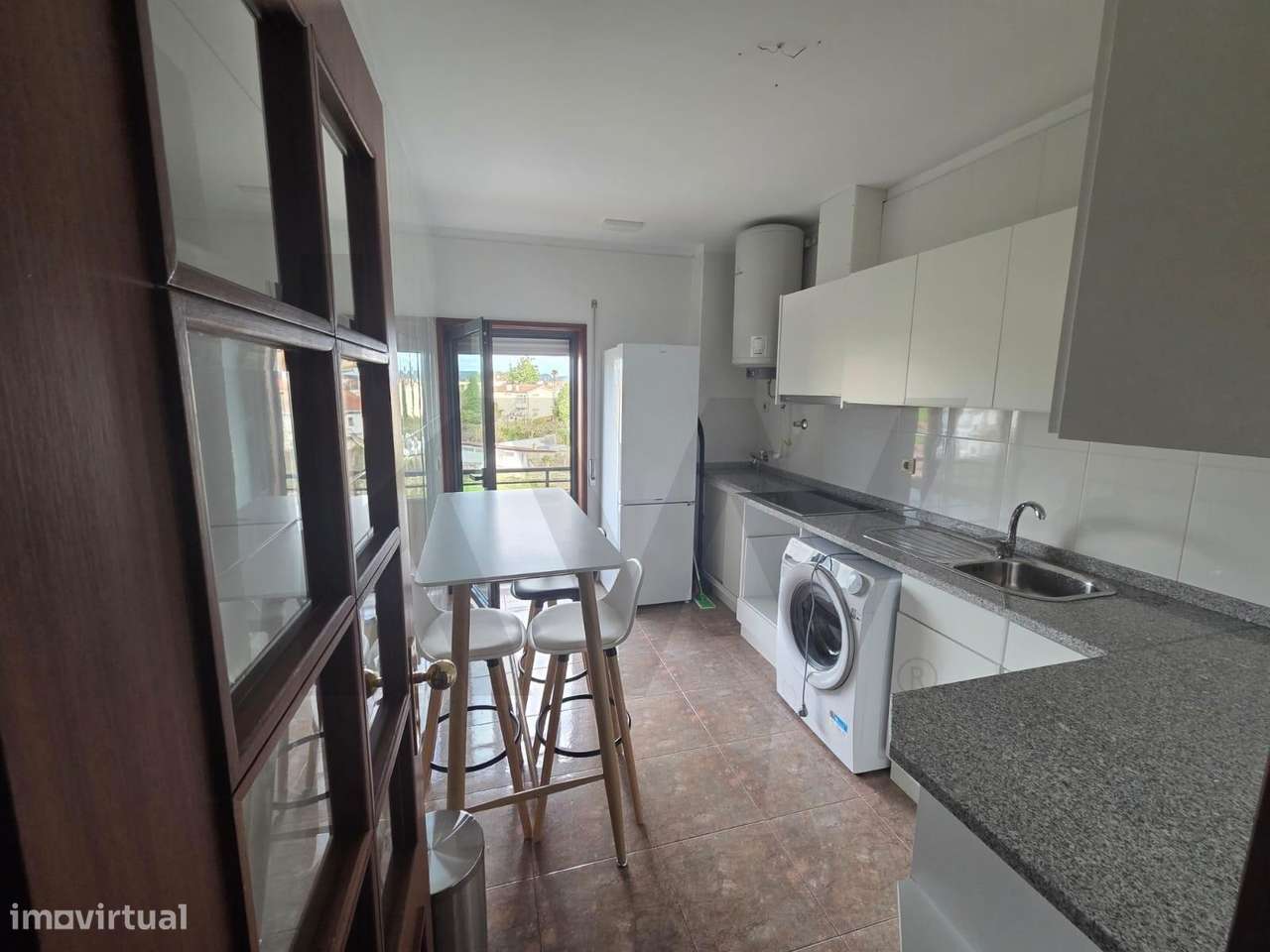 Apartamento T1+1 com garagem e arrumo em S. Romão do Coronado - Grande imagem: 5/26