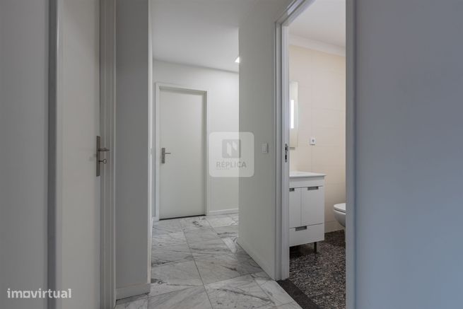 Apartamento T4 com Varanda de 31m2 e vista mar em Matosinhos-16