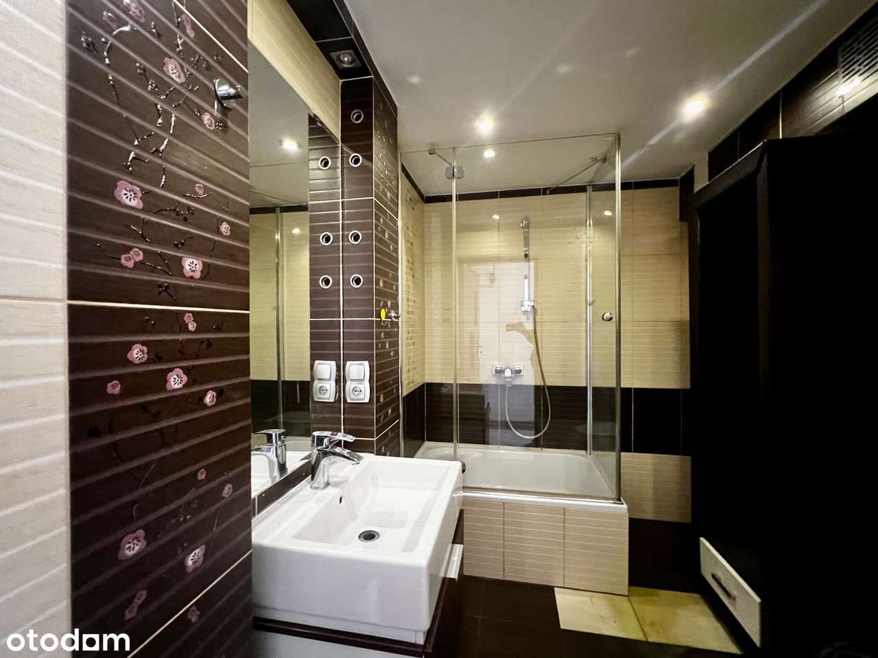 Przestronne mieszkanie z balkonem w centrum-1