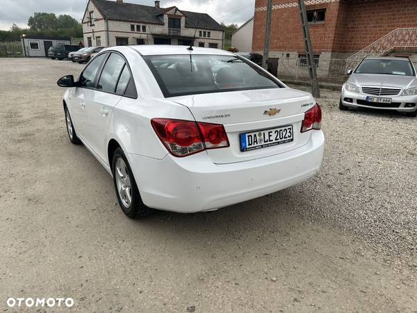 Chevrolet Cruze 1.6 LS - 24