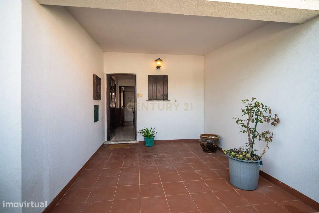Moradia em Manique de cima, T3+1 com vista panorâmica, anexo e garagem-23