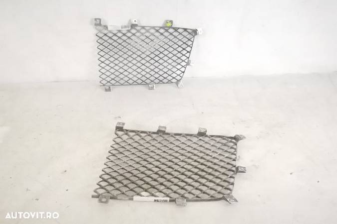 Grila Centrala Radiator Dreapta originala In Stare Buna Bentley Bentayga 1 2015 2016 2017 2018 2019 - 4